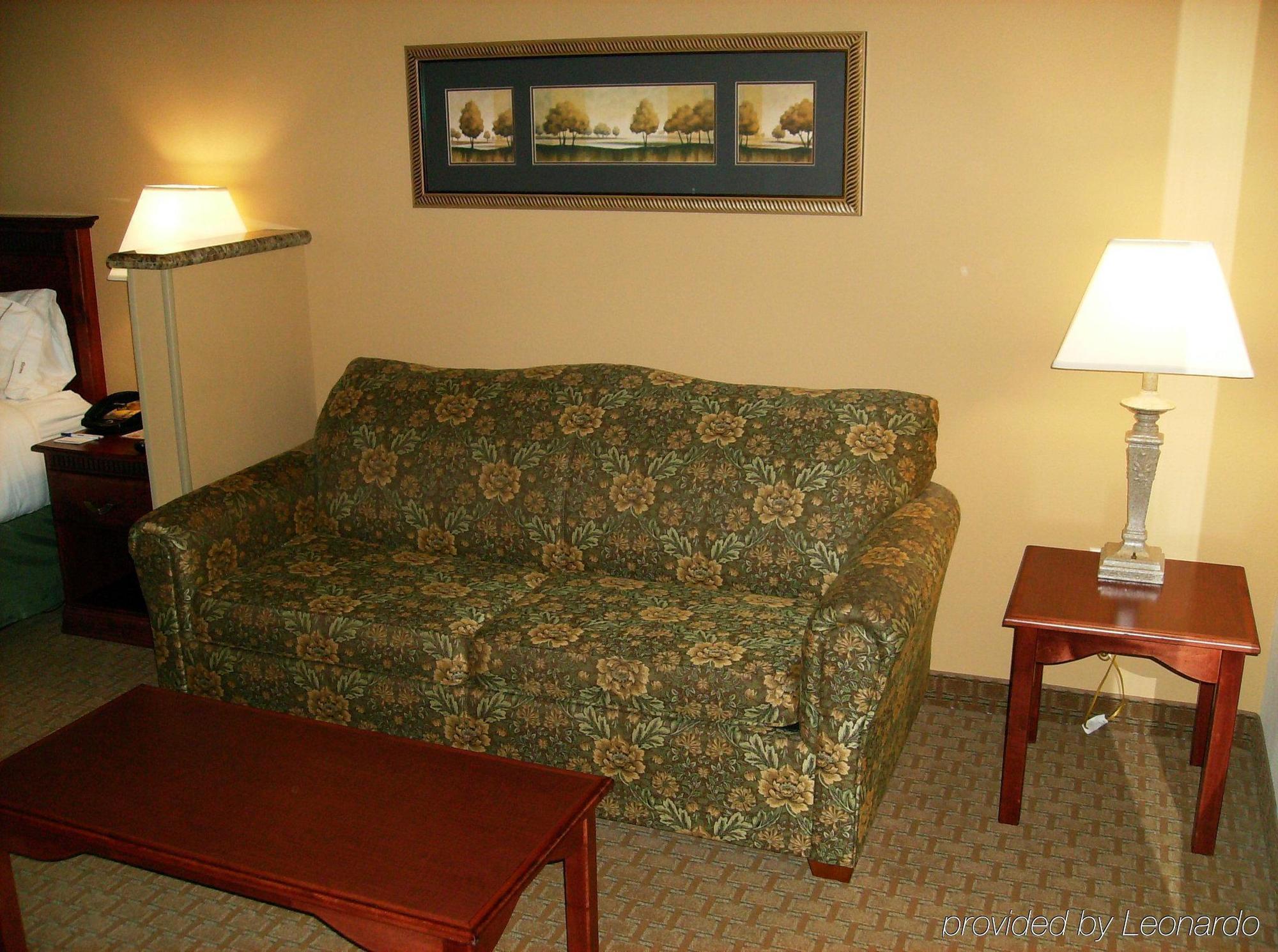Holiday Inn Express & Suites Selma, An Ihg Hotel Exterior photo