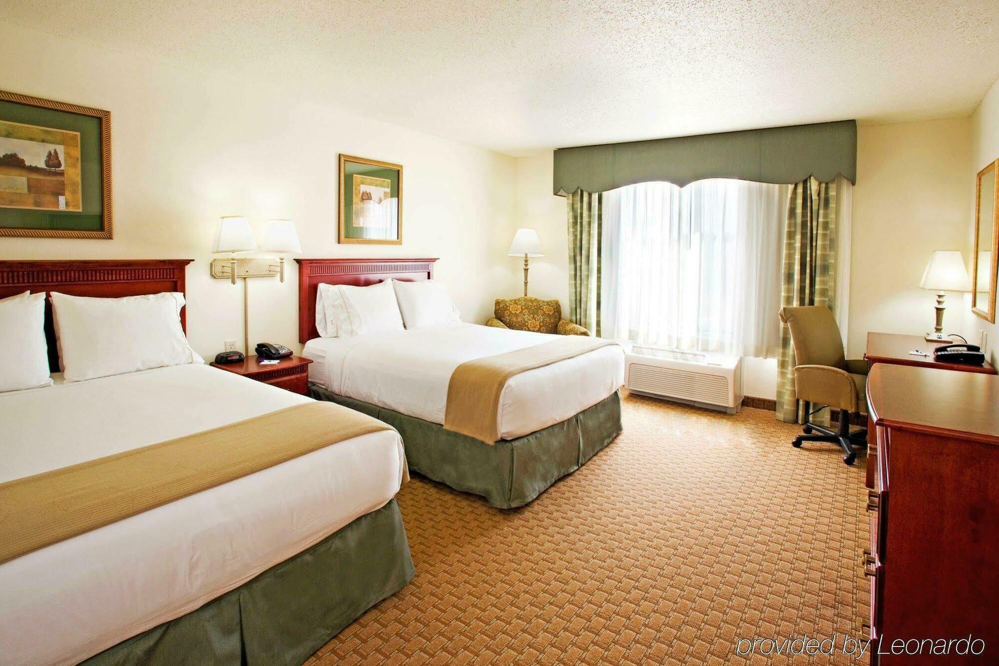 Holiday Inn Express & Suites Selma, An Ihg Hotel Room photo